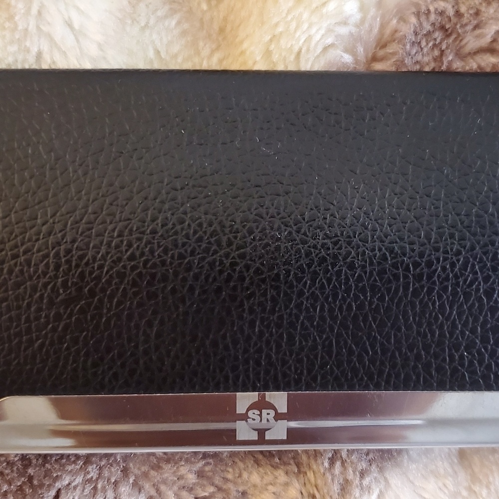 Slim and compact credit card Holder for both sex.